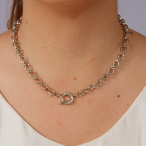 Colar elos redondos com pingente fecho boia banhado em ouro branco