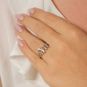 Anel delicado ramo banhado em ouro branco