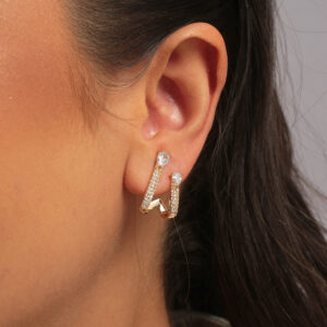 Brinco diferenciado cravejado com zircônias de gota cristal banhado em ouro 18k