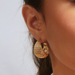 Argola rendada banhada em ouro 18k