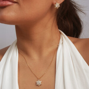 Conjunto design roda do leme cravejado banhado em ouro 18k