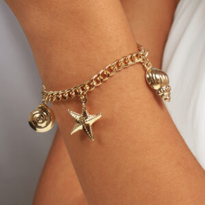 Pulseira grumet com pingentes buzios, estrela do mar e caracol banhado em ouro 18k